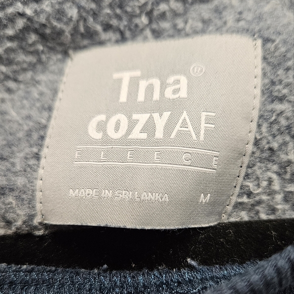 Aritzia TNA Perfect Crew - Picture 3 of 5